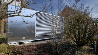Liegenschaft Wangen bei Dübendorf: Die Aussenaufstellung der Luft/Wasser-Wärmepumpe.