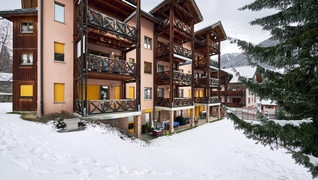 Wohnbaugenossenschaft Fiesch (VS): Nachhaltige Sanierung im Bestand. Die Umstellung auf erneuerbare Energie erfolgte im laufenden Betrieb.